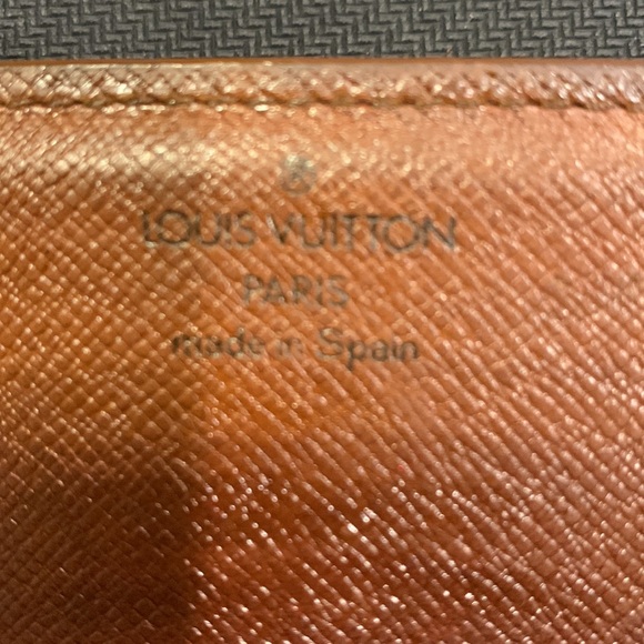 Louis Vuitton Bi Fold Card Holder - Picture 3 of 8